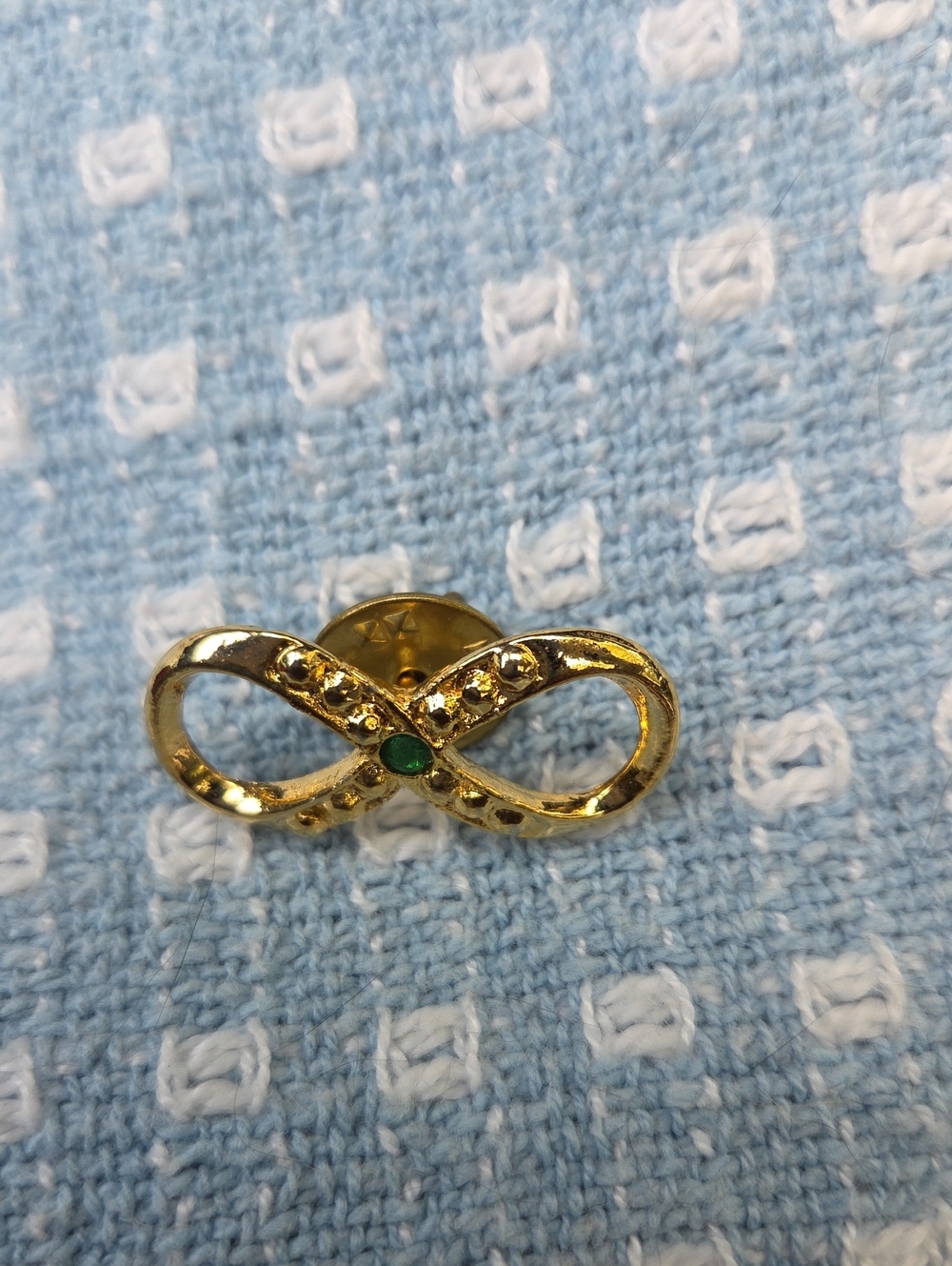 Vintage Signed Harriet Carter Figure Eight Lapel Pin.